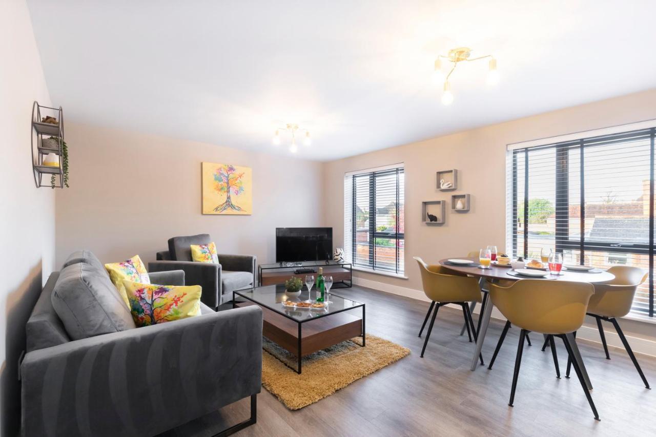 Elliot Oliver - Luxurious Two Bedroom Apartment With Parking グロスター エクステリア 写真