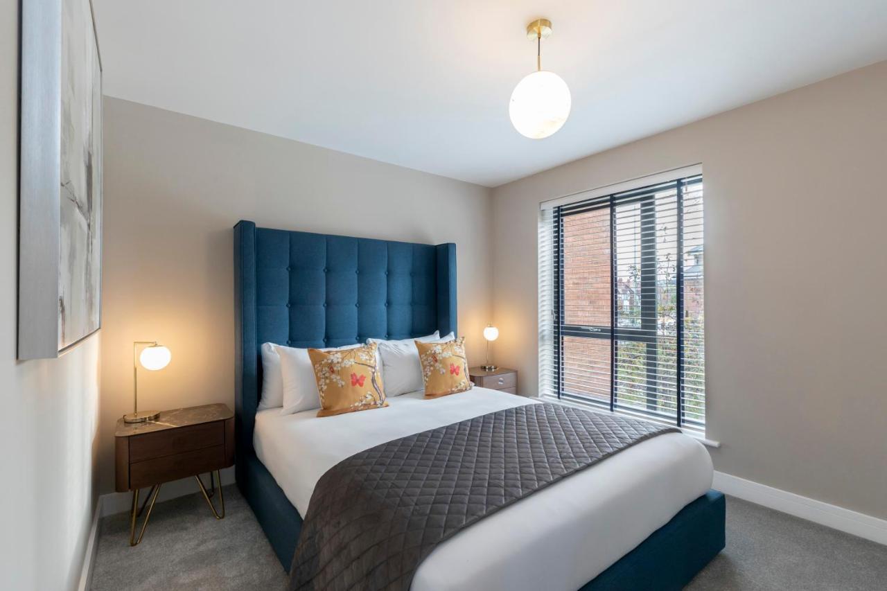 Elliot Oliver - Luxurious Two Bedroom Apartment With Parking グロスター エクステリア 写真