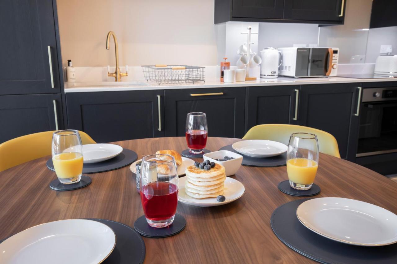Elliot Oliver - Luxurious Two Bedroom Apartment With Parking グロスター エクステリア 写真