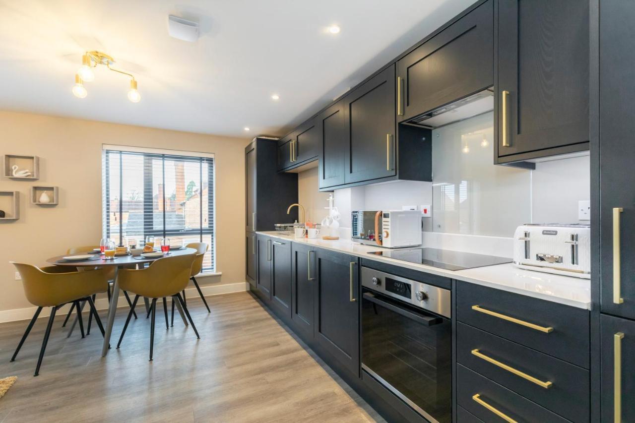 Elliot Oliver - Luxurious Two Bedroom Apartment With Parking グロスター エクステリア 写真